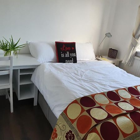 Lovely Homes 艾尔斯伯里 外观 照片